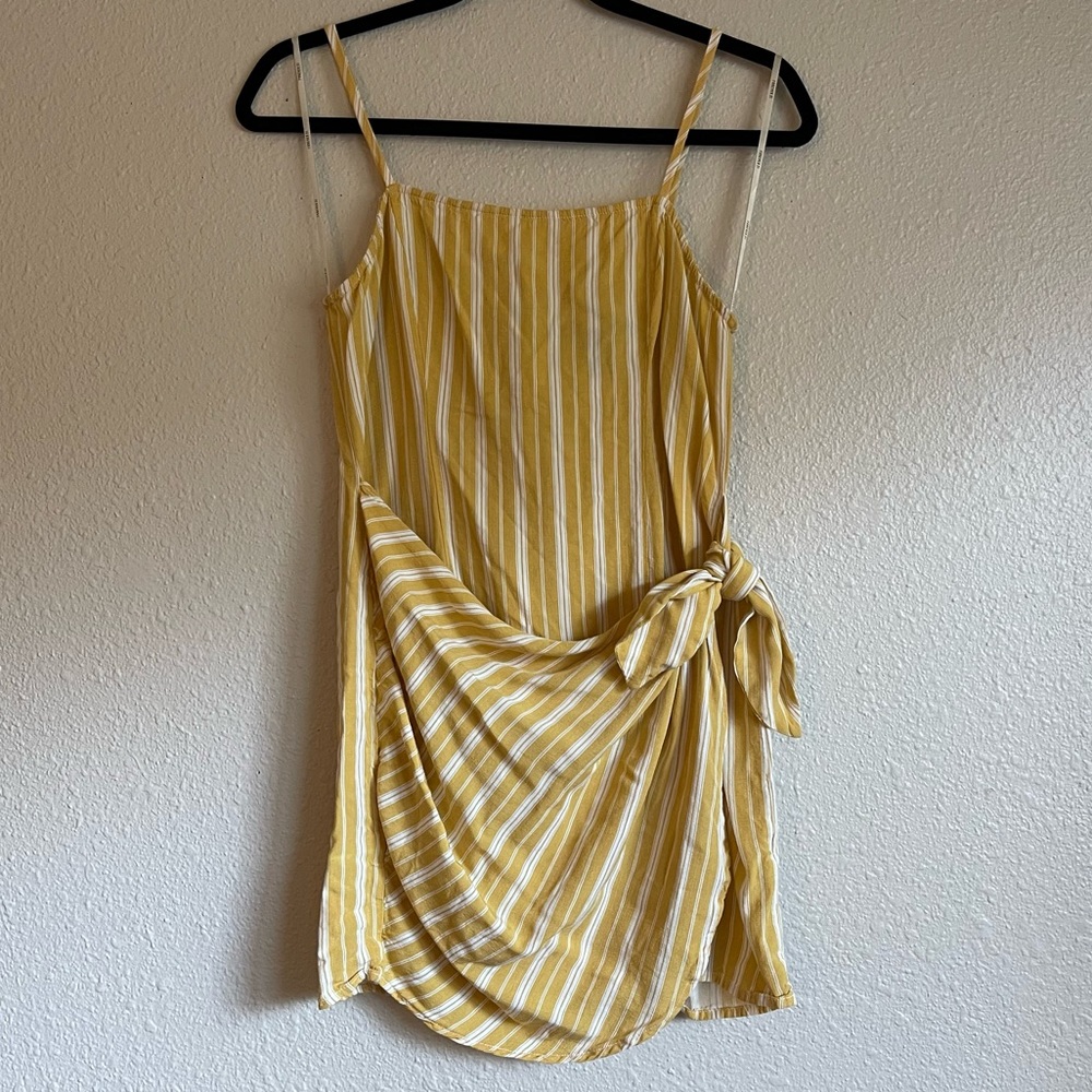 3/$20 🛍️ Forever 21 Wrap Dress